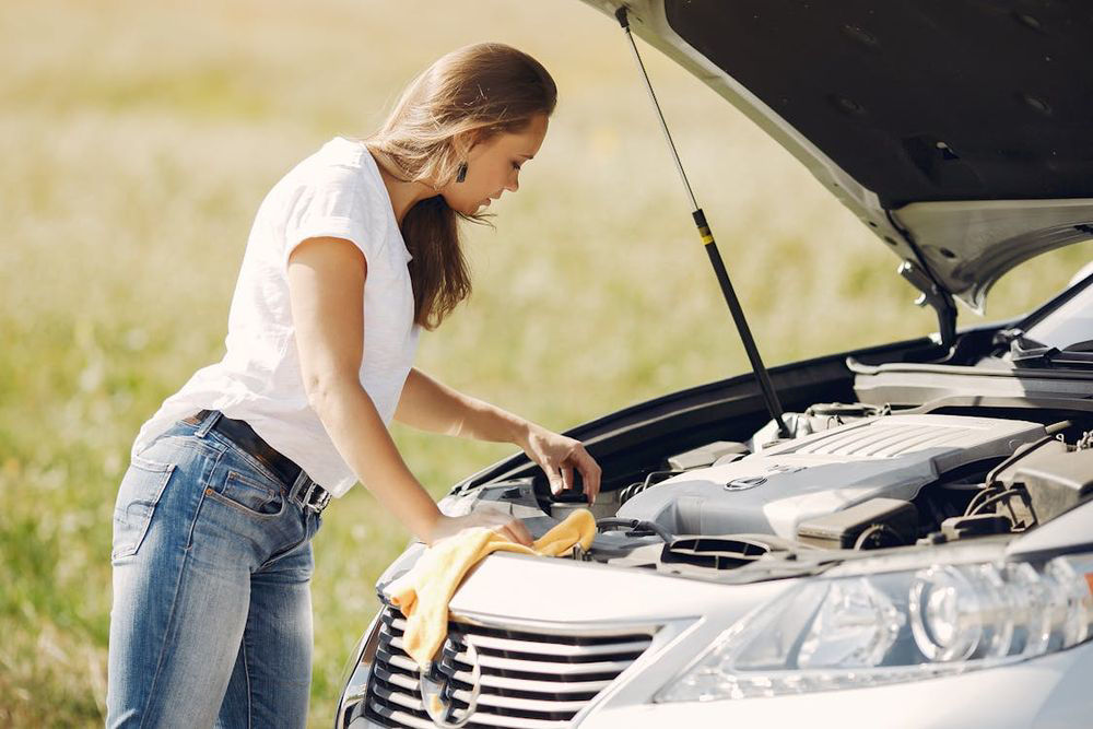 Tečnosti u automobilu zahtevaju redovne provere